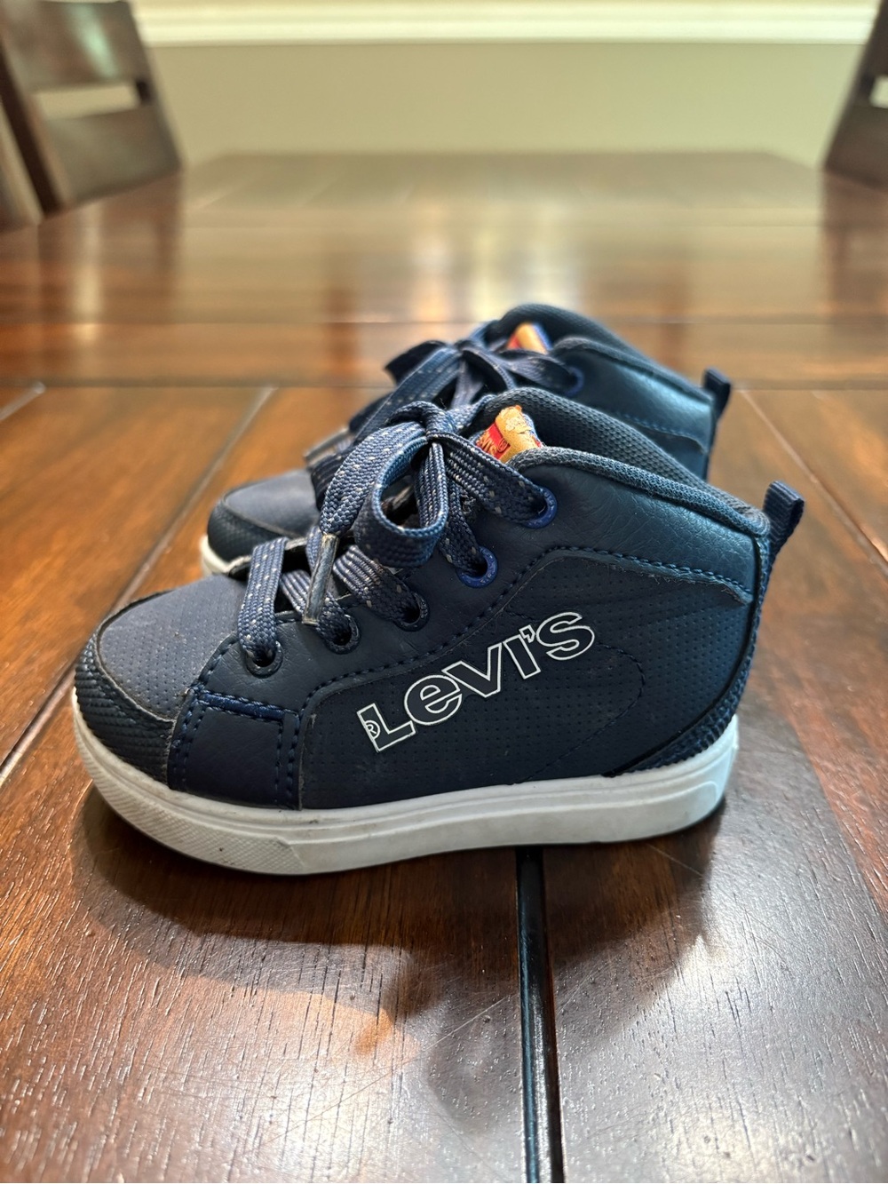 Kids Levi's navy blue sneakers size US 6